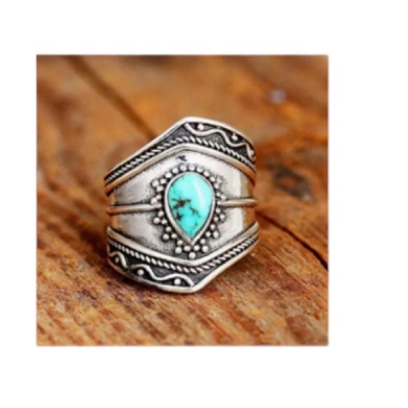 Boho Irregular Shaped Vintage Silver and Turquoise Ring - Picture 5 of 5